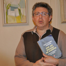 Sur les épaules de Darwin, les battements du temps. Jean Claude AMEISEN Sur les épaules de Darwin, les battements du temps. Jean Claude AMEISEN